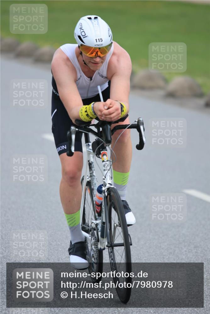 15.06.2025 - 27. Vierlanden-Triathlon H.Heesch http://msf.ph/oto/7980978 15.06.2025 10:42:51 Radfahren 115, 147 meine-sportfotos.de