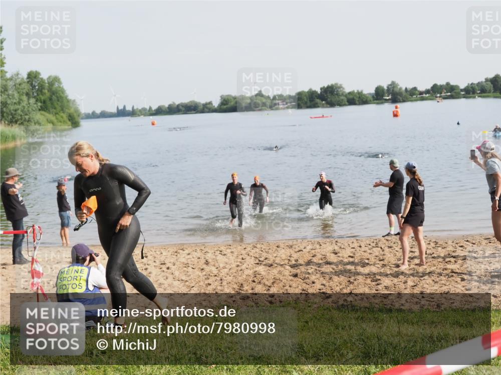21.06.2025 - 27. Vierlanden-Triathlon MichiJ http://msf.ph/oto/7980998 15.06.2026 09:02:37 Schwimmen 200, 210, 223, 246 meine-sportfotos.de