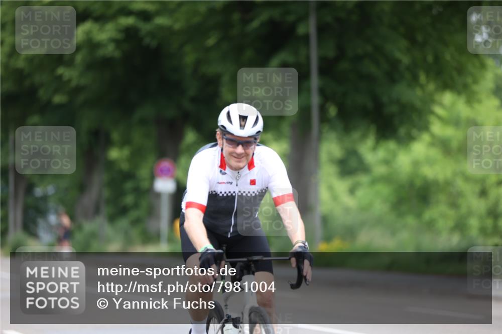 15.06.2025 - 7 Türme Triathlon Yannick Fuchs http://msf.ph/oto/7981004 15.06.2025 11:23:51 Radfahren  meine-sportfotos.de