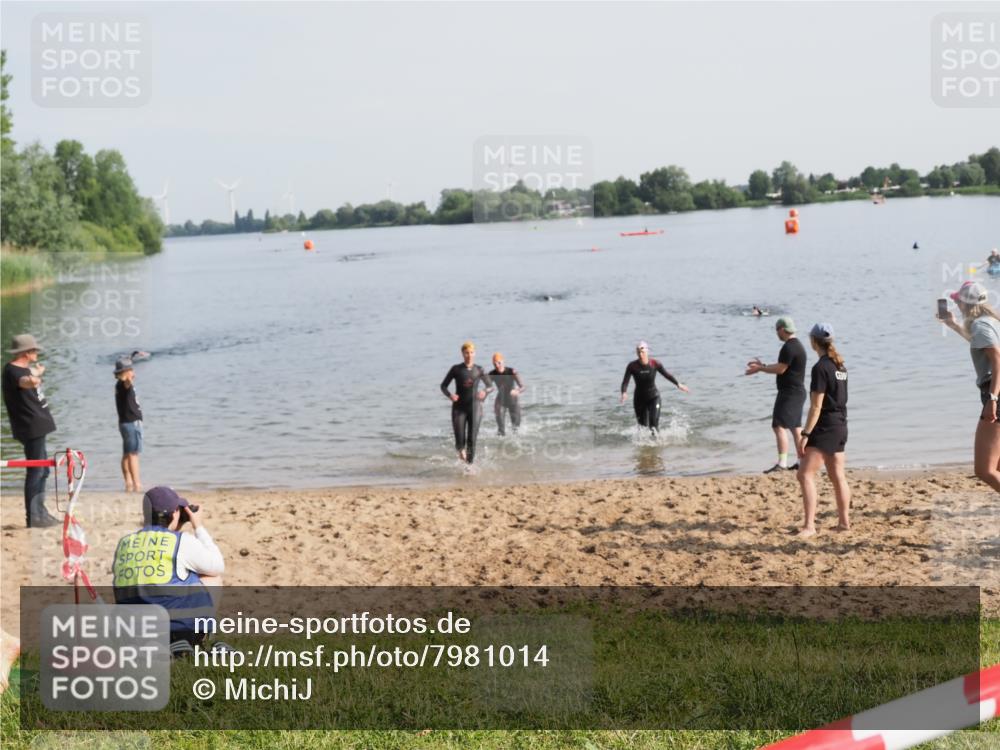 21.06.2025 - 27. Vierlanden-Triathlon MichiJ http://msf.ph/oto/7981014 15.06.2026 09:02:38 Schwimmen 200, 210, 223, 246 meine-sportfotos.de