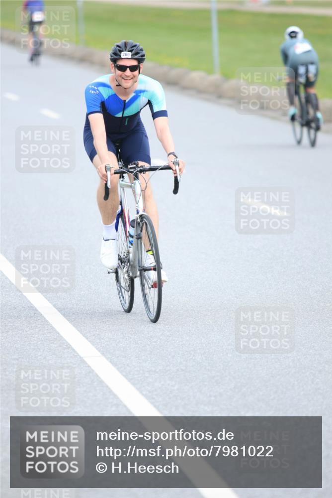 15.06.2025 - 27. Vierlanden-Triathlon H.Heesch http://msf.ph/oto/7981022 15.06.2025 10:43:15 Radfahren 65, 124, 160, 266 meine-sportfotos.de