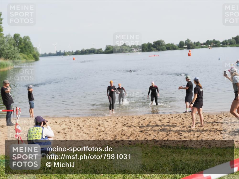 21.06.2025 - 27. Vierlanden-Triathlon MichiJ http://msf.ph/oto/7981031 15.06.2026 09:02:38 Schwimmen 200, 210, 223, 246 meine-sportfotos.de