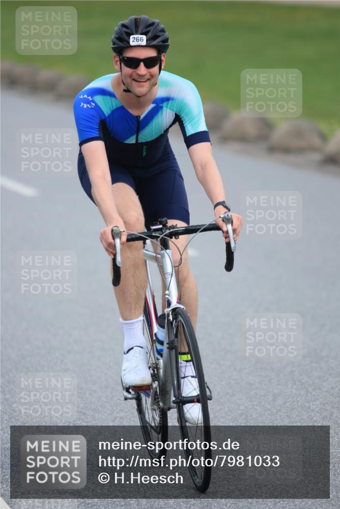15.06.2025 - 27. Vierlanden-Triathlon H.Heesch http://msf.ph/oto/7981033 15.06.2025 10:43:16 Radfahren 65, 124, 160, 266 meine-sportfotos.de