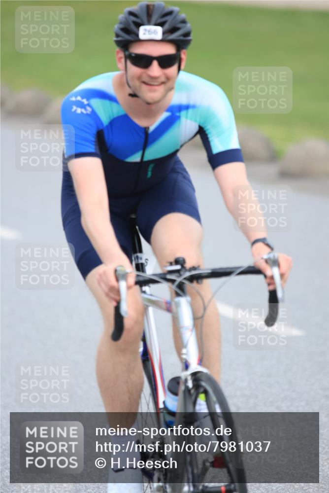 15.06.2025 - 27. Vierlanden-Triathlon H.Heesch http://msf.ph/oto/7981037 15.06.2025 10:43:17 Radfahren 65, 160, 266 meine-sportfotos.de