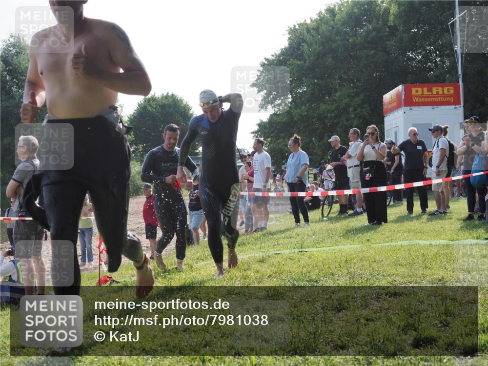 15.06.2025 - 27. Vierlanden-Triathlon KatJ http://msf.ph/oto/7981038 15.06.2025 08:45:57 Schwimmen 13, 106, 125, 142, 150 meine-sportfotos.de