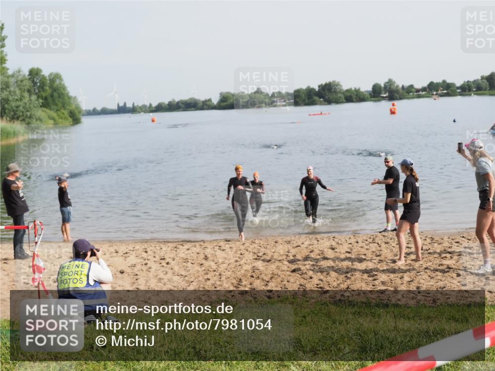 21.06.2025 - 27. Vierlanden-Triathlon MichiJ http://msf.ph/oto/7981054 15.06.2026 09:02:39 Schwimmen 200, 210, 223, 246 meine-sportfotos.de