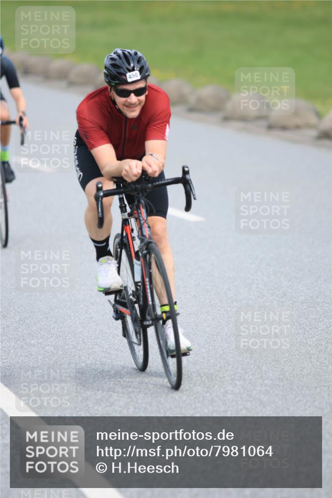 15.06.2025 - 27. Vierlanden-Triathlon H.Heesch http://msf.ph/oto/7981064 15.06.2025 10:45:44 Radfahren 450, 462 meine-sportfotos.de
