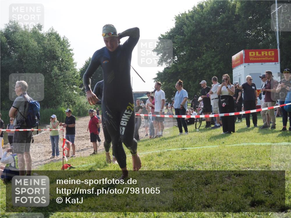 15.06.2025 - 27. Vierlanden-Triathlon KatJ http://msf.ph/oto/7981065 15.06.2025 08:45:57 Schwimmen 13, 106, 125, 142, 150 meine-sportfotos.de