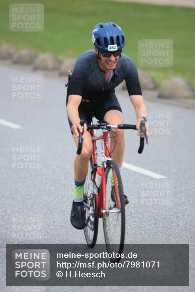 15.06.2025 - 27. Vierlanden-Triathlon H.Heesch http://msf.ph/oto/7981071 15.06.2025 10:45:46 Radfahren 78, 412, 450, 462 meine-sportfotos.de