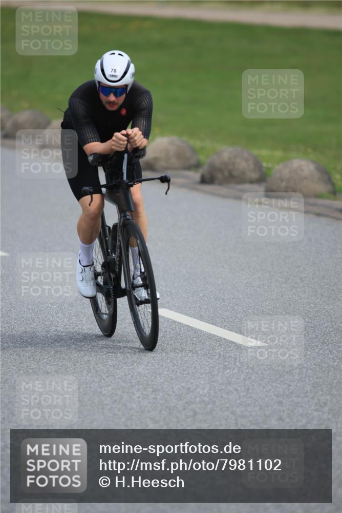15.06.2025 - 27. Vierlanden-Triathlon H.Heesch http://msf.ph/oto/7981102 15.06.2025 10:45:54 Radfahren 78, 412 meine-sportfotos.de