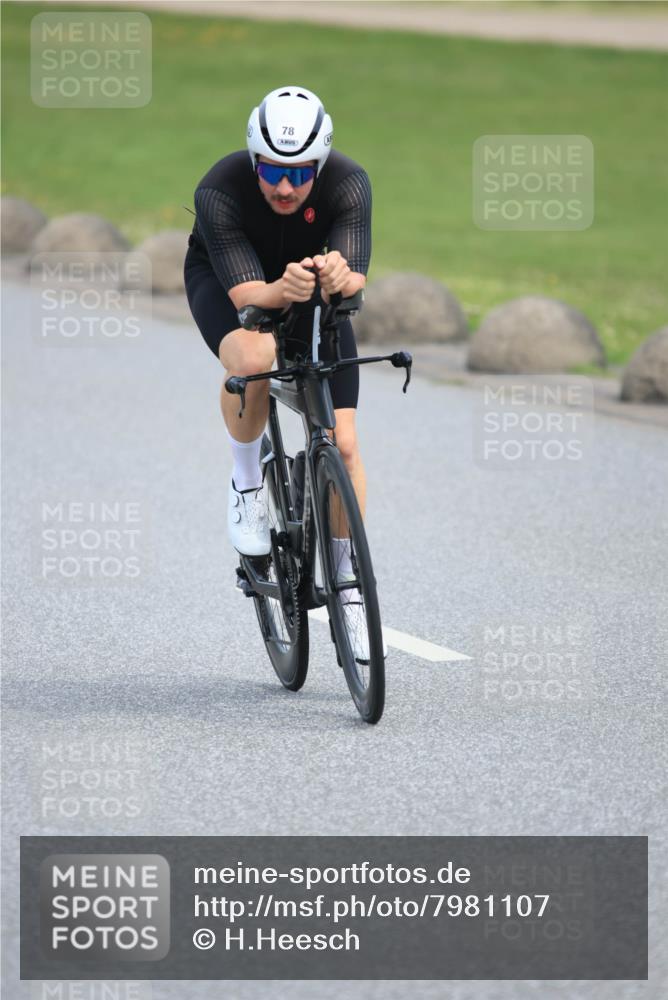 15.06.2025 - 27. Vierlanden-Triathlon H.Heesch http://msf.ph/oto/7981107 15.06.2025 10:45:54 Radfahren 78, 412 meine-sportfotos.de