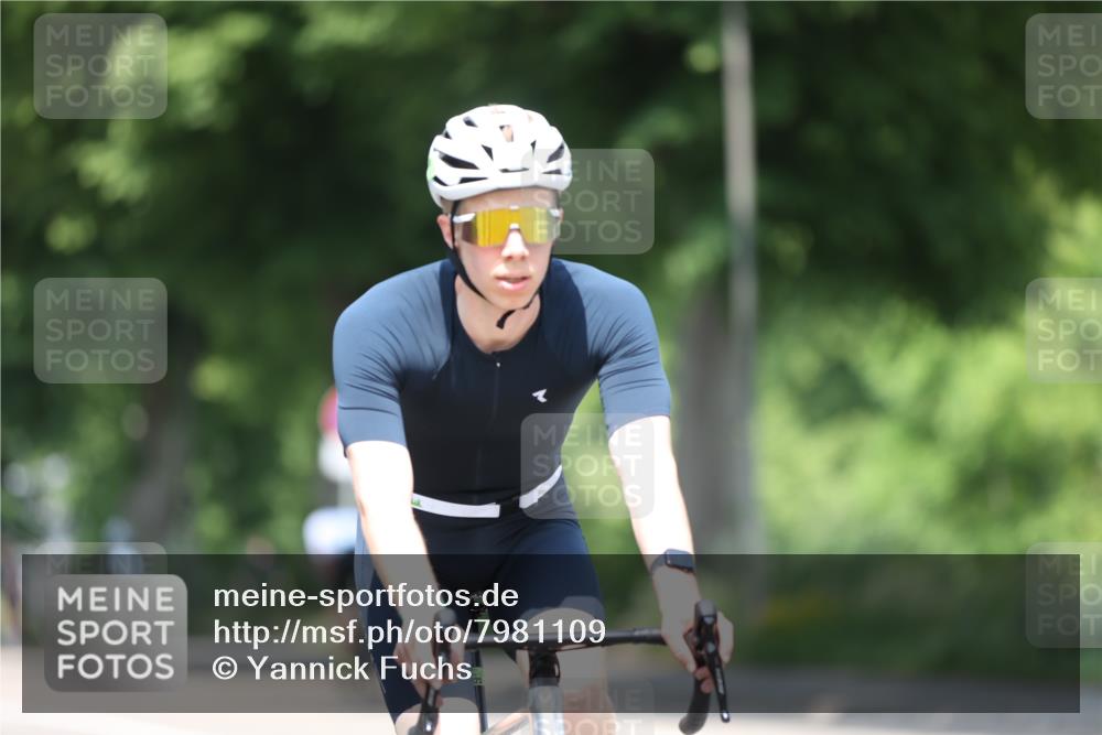15.06.2025 - 7 Türme Triathlon Yannick Fuchs http://msf.ph/oto/7981109 15.06.2025 12:49:23 Radfahren 247, 397, 411, 448, 656 meine-sportfotos.de