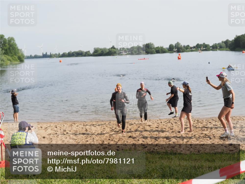 21.06.2025 - 27. Vierlanden-Triathlon MichiJ http://msf.ph/oto/7981121 15.06.2026 09:02:41 Schwimmen 200, 210, 223, 246 meine-sportfotos.de