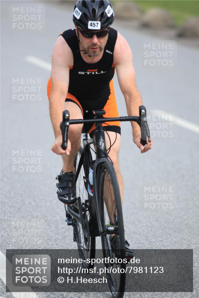 15.06.2025 - 27. Vierlanden-Triathlon H.Heesch http://msf.ph/oto/7981123 15.06.2025 10:46:05 Radfahren 153, 457 meine-sportfotos.de