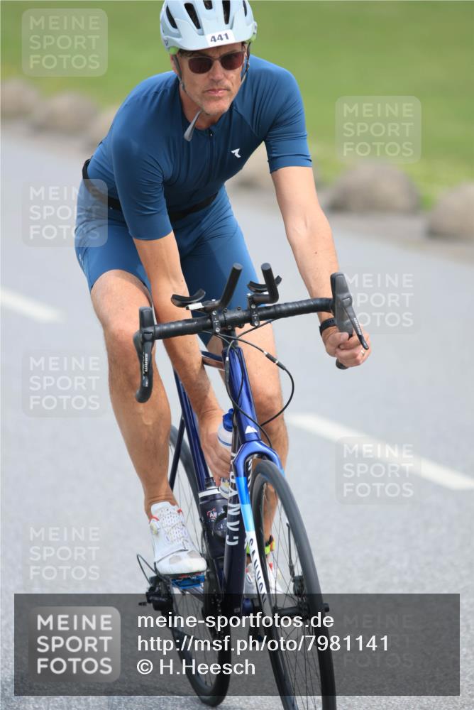 15.06.2025 - 27. Vierlanden-Triathlon H.Heesch http://msf.ph/oto/7981141 15.06.2025 10:46:45 Radfahren 364, 441 meine-sportfotos.de