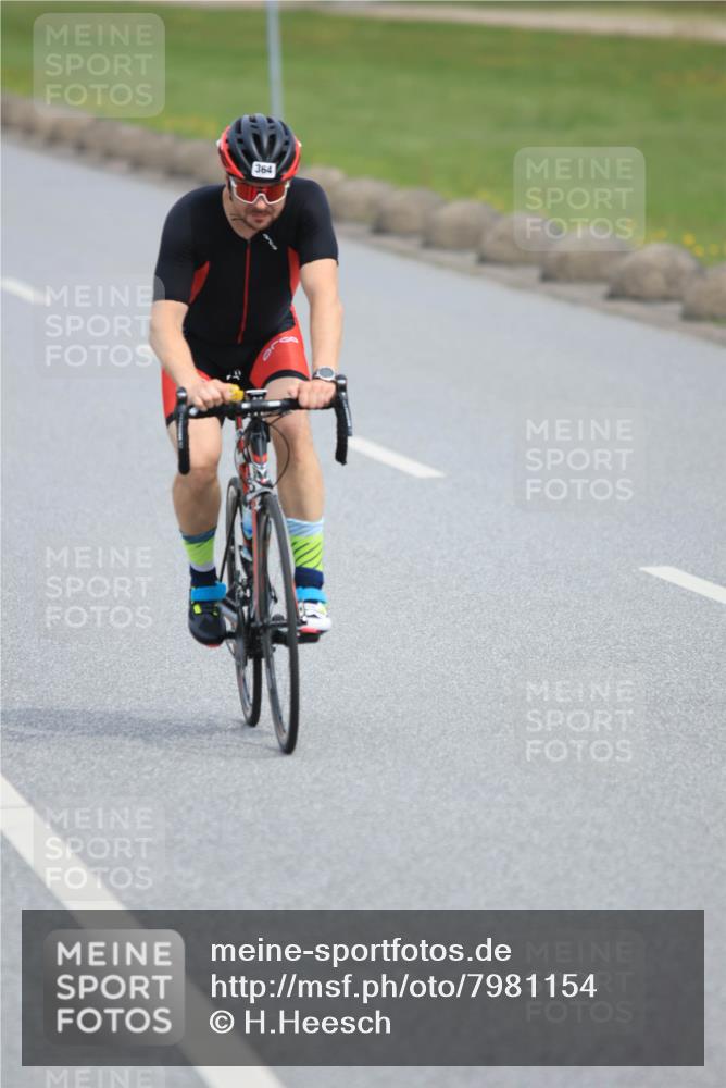 15.06.2025 - 27. Vierlanden-Triathlon H.Heesch http://msf.ph/oto/7981154 15.06.2025 10:46:51 Radfahren 315, 325, 364, 455 meine-sportfotos.de