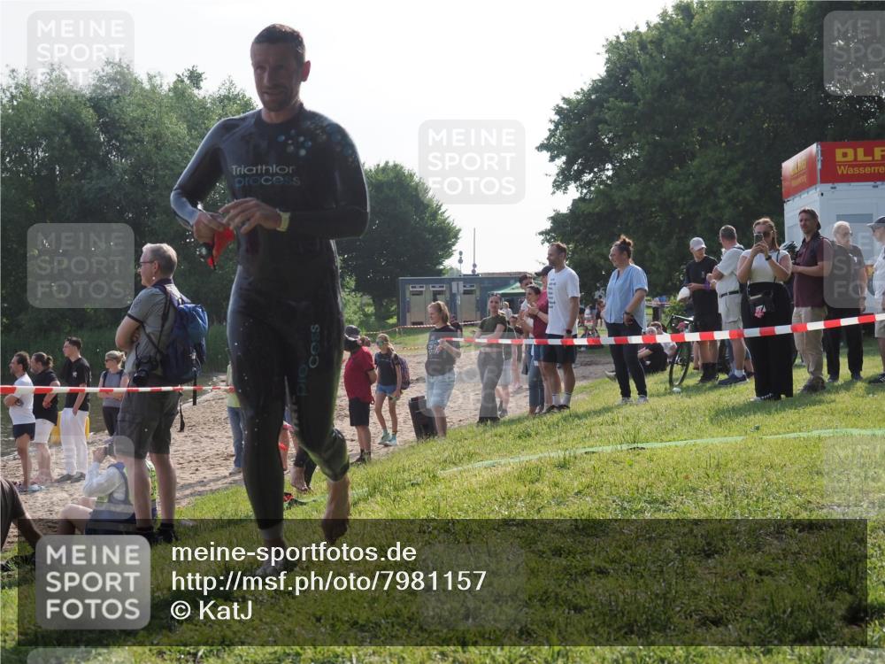 15.06.2025 - 27. Vierlanden-Triathlon KatJ http://msf.ph/oto/7981157 15.06.2025 08:45:59 Schwimmen 13, 106, 134, 142, 150, 152 meine-sportfotos.de