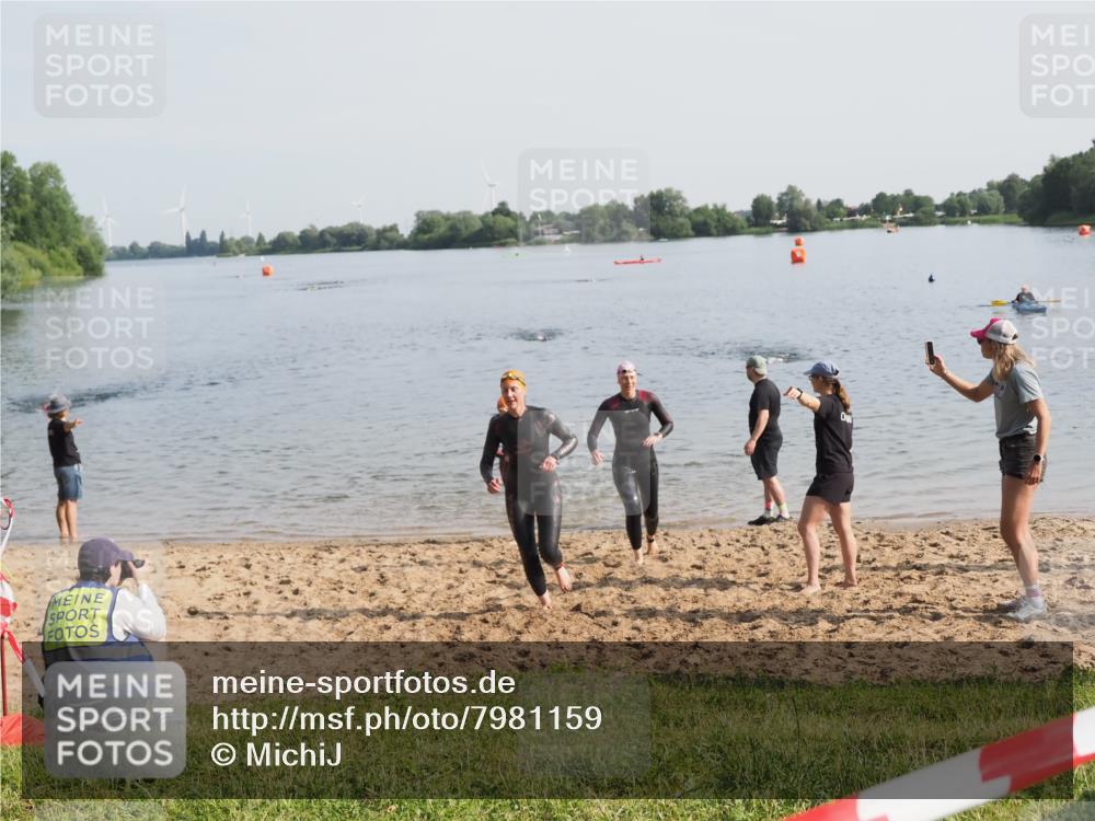21.06.2025 - 27. Vierlanden-Triathlon MichiJ http://msf.ph/oto/7981159 15.06.2026 09:02:42 Schwimmen 200, 210, 223, 246 meine-sportfotos.de