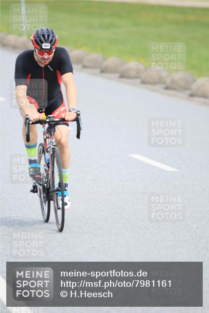15.06.2025 - 27. Vierlanden-Triathlon H.Heesch http://msf.ph/oto/7981161 15.06.2025 10:46:51 Radfahren 315, 325, 364, 455 meine-sportfotos.de