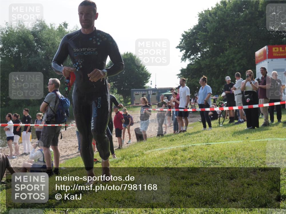 15.06.2025 - 27. Vierlanden-Triathlon KatJ http://msf.ph/oto/7981168 15.06.2025 08:45:59 Schwimmen 13, 106, 134, 142, 150, 152 meine-sportfotos.de