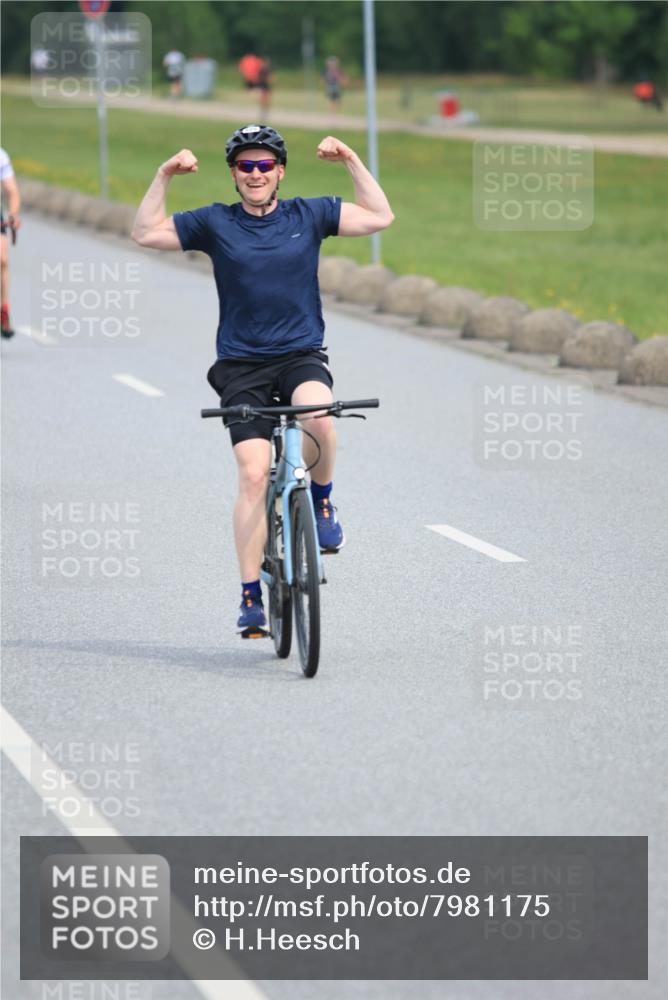 15.06.2025 - 27. Vierlanden-Triathlon H.Heesch http://msf.ph/oto/7981175 15.06.2025 10:46:53 Radfahren 315, 325, 364, 455 meine-sportfotos.de