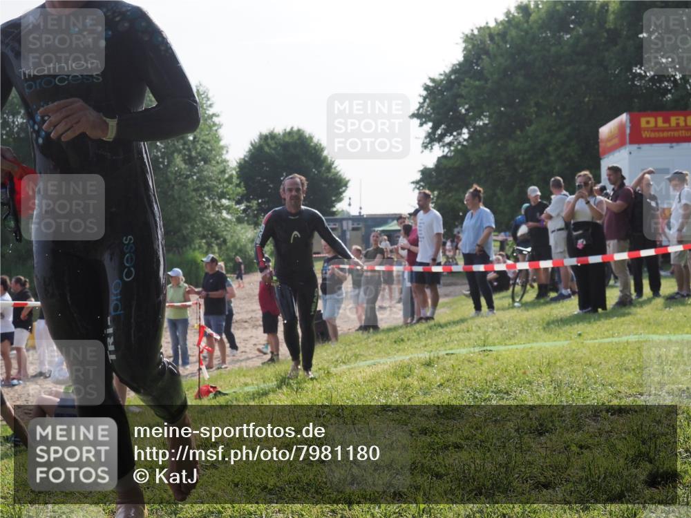 15.06.2025 - 27. Vierlanden-Triathlon KatJ http://msf.ph/oto/7981180 15.06.2025 08:46:00 Schwimmen 13, 106, 134, 142, 150, 152 meine-sportfotos.de