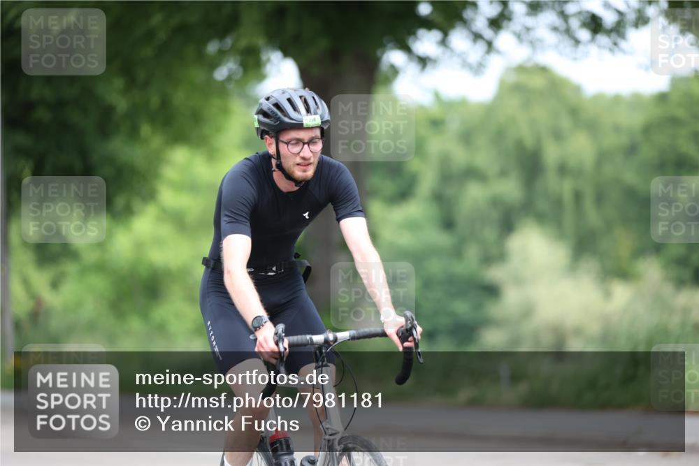 15.06.2025 - 7 Türme Triathlon Yannick Fuchs http://msf.ph/oto/7981181 15.06.2025 11:24:33 Radfahren 258 meine-sportfotos.de