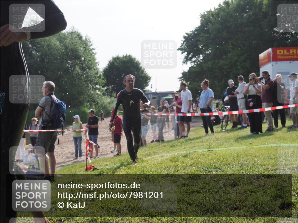 15.06.2025 - 27. Vierlanden-Triathlon KatJ http://msf.ph/oto/7981201 15.06.2025 08:46:00 Schwimmen 13, 106, 134, 142, 150, 152 meine-sportfotos.de