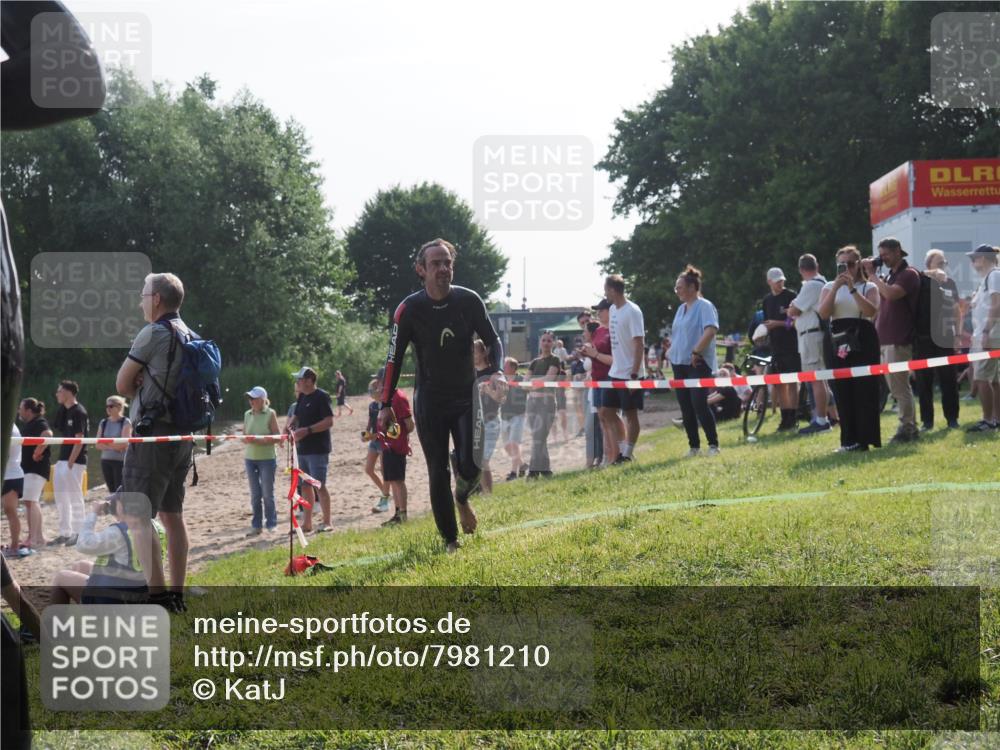 15.06.2025 - 27. Vierlanden-Triathlon KatJ http://msf.ph/oto/7981210 15.06.2025 08:46:00 Schwimmen 13, 106, 134, 142, 150, 152 meine-sportfotos.de