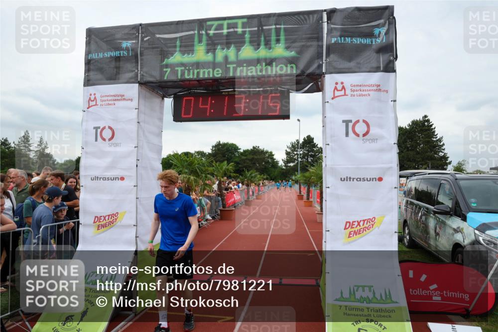 15.06.2025 - 7 Türme Triathlon Michael Strokosch http://msf.ph/oto/7981221 15.06.2025 14:13:15 Ziel 489, 1085 meine-sportfotos.de