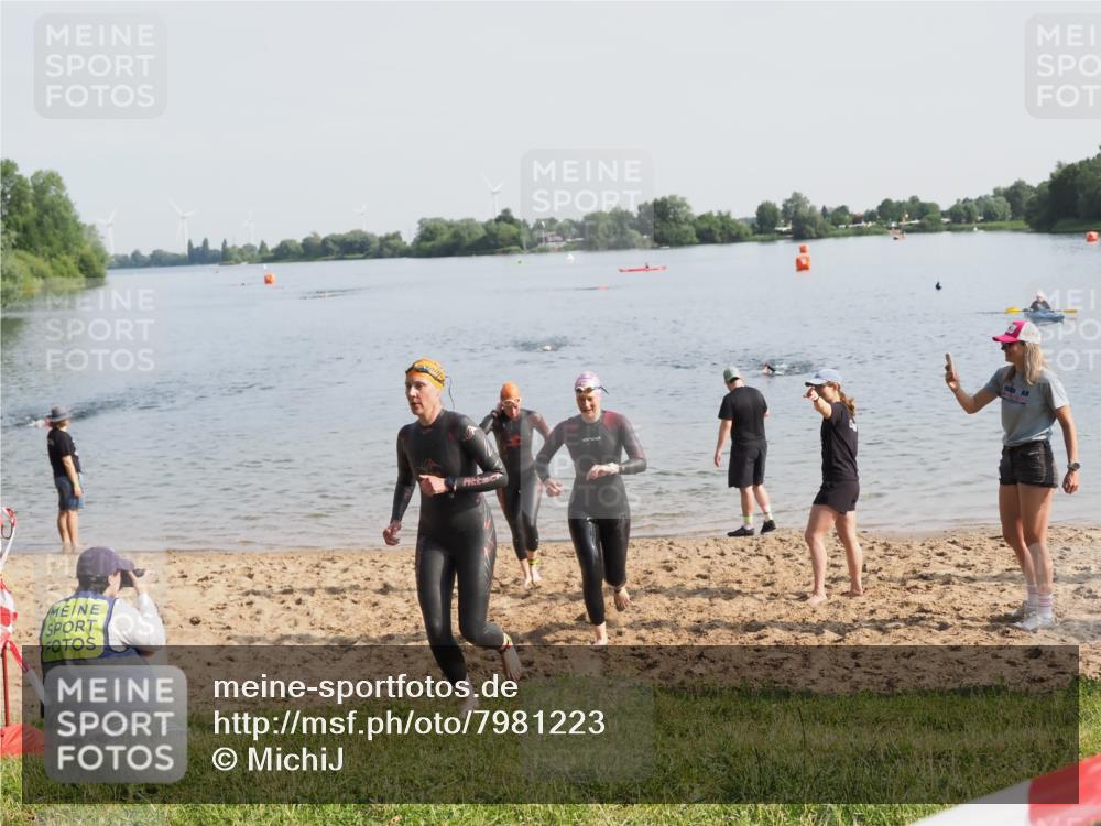 21.06.2025 - 27. Vierlanden-Triathlon MichiJ http://msf.ph/oto/7981223 15.06.2026 09:02:43 Schwimmen 200, 210, 223, 246 meine-sportfotos.de
