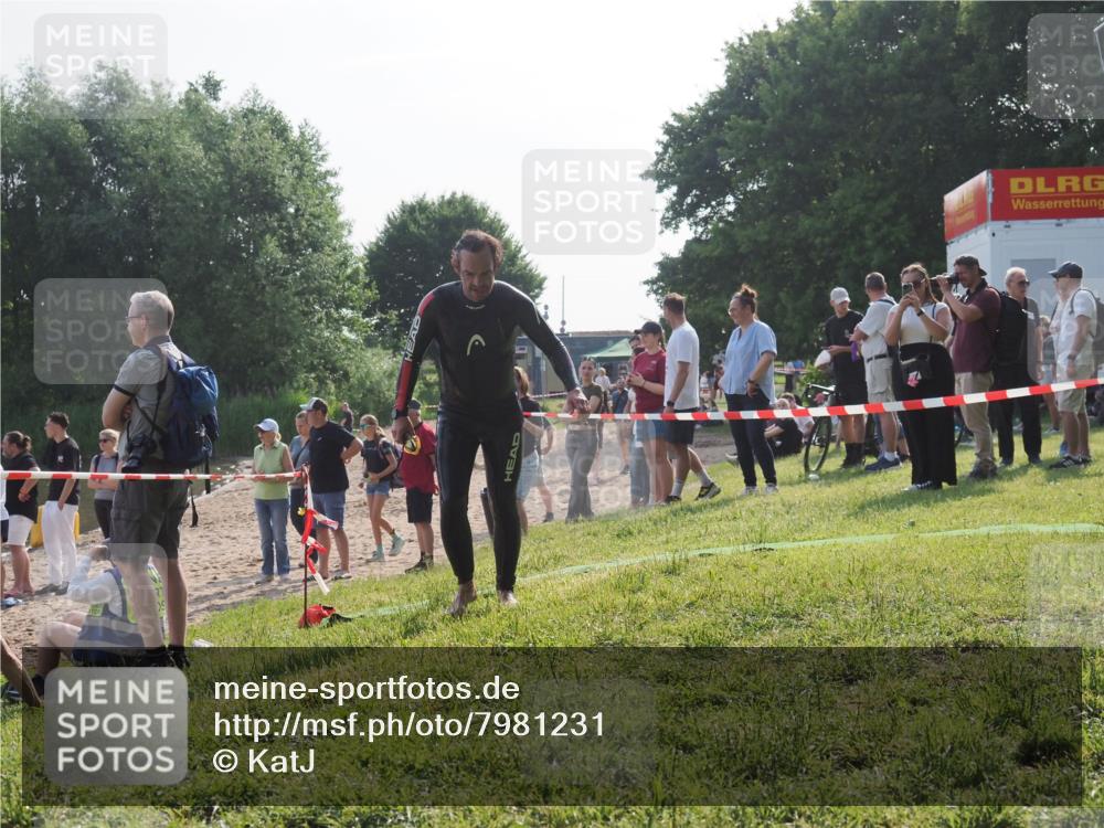 15.06.2025 - 27. Vierlanden-Triathlon KatJ http://msf.ph/oto/7981231 15.06.2025 08:46:01 Schwimmen 13, 106, 134, 142, 150, 152 meine-sportfotos.de