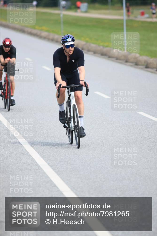 15.06.2025 - 27. Vierlanden-Triathlon H.Heesch http://msf.ph/oto/7981265 15.06.2025 10:47:01 Radfahren 68, 143, 169, 370, 455 meine-sportfotos.de