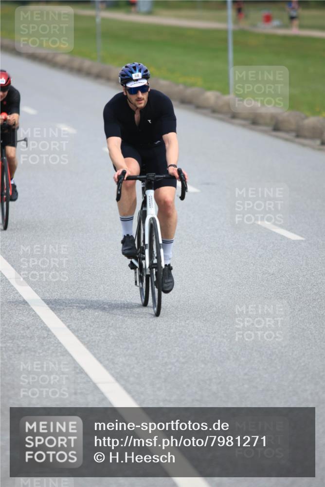 15.06.2025 - 27. Vierlanden-Triathlon H.Heesch http://msf.ph/oto/7981271 15.06.2025 10:47:01 Radfahren 68, 143, 169, 370, 455 meine-sportfotos.de