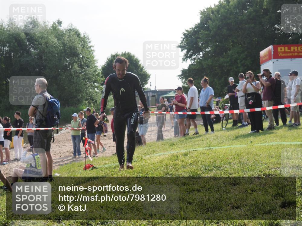 15.06.2025 - 27. Vierlanden-Triathlon KatJ http://msf.ph/oto/7981280 15.06.2025 08:46:01 Schwimmen 13, 106, 134, 142, 150, 152 meine-sportfotos.de
