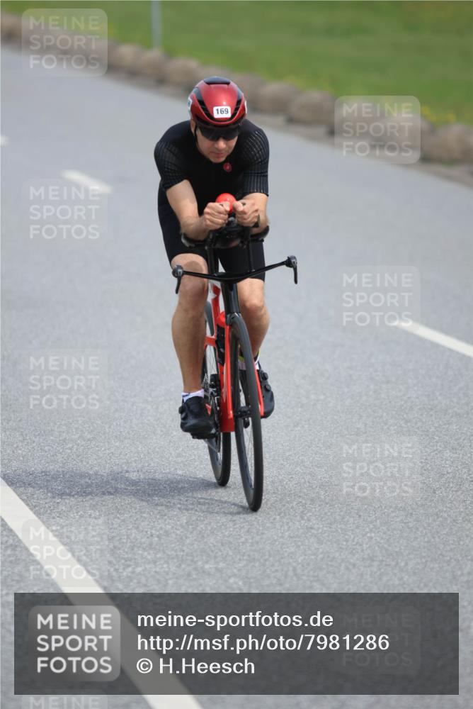 15.06.2025 - 27. Vierlanden-Triathlon H.Heesch http://msf.ph/oto/7981286 15.06.2025 10:47:03 Radfahren 68, 143, 169, 370, 418 meine-sportfotos.de