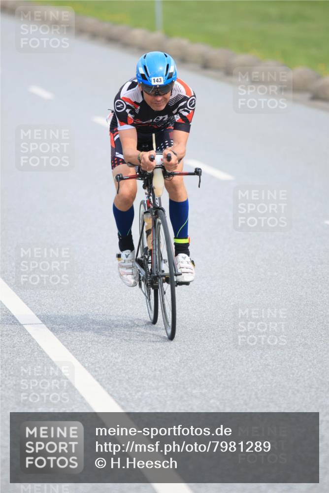 15.06.2025 - 27. Vierlanden-Triathlon H.Heesch http://msf.ph/oto/7981289 15.06.2025 10:47:04 Radfahren 68, 143, 169, 193, 370, 418 meine-sportfotos.de