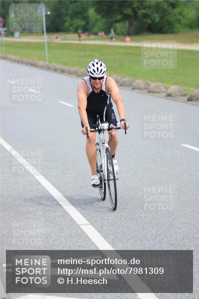 15.06.2025 - 27. Vierlanden-Triathlon H.Heesch http://msf.ph/oto/7981309 15.06.2025 10:47:11 Radfahren 83, 193, 296, 370, 406, 418 meine-sportfotos.de