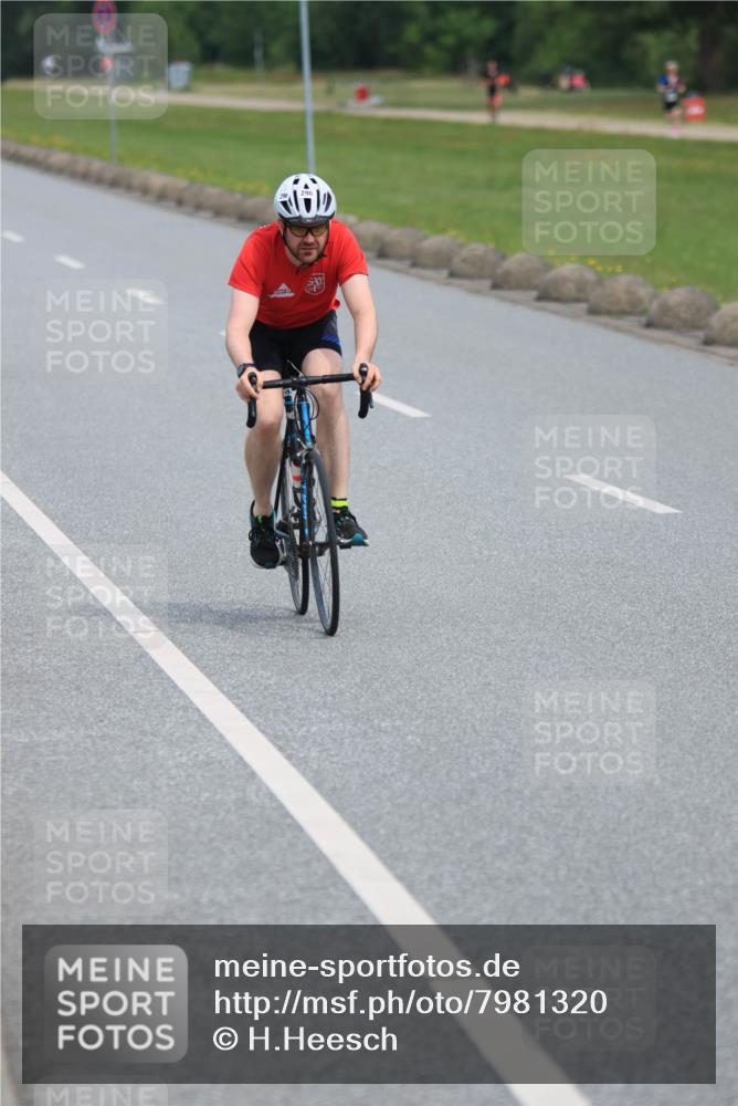 15.06.2025 - 27. Vierlanden-Triathlon H.Heesch http://msf.ph/oto/7981320 15.06.2025 10:47:13 Radfahren 83, 193, 296, 406, 418 meine-sportfotos.de