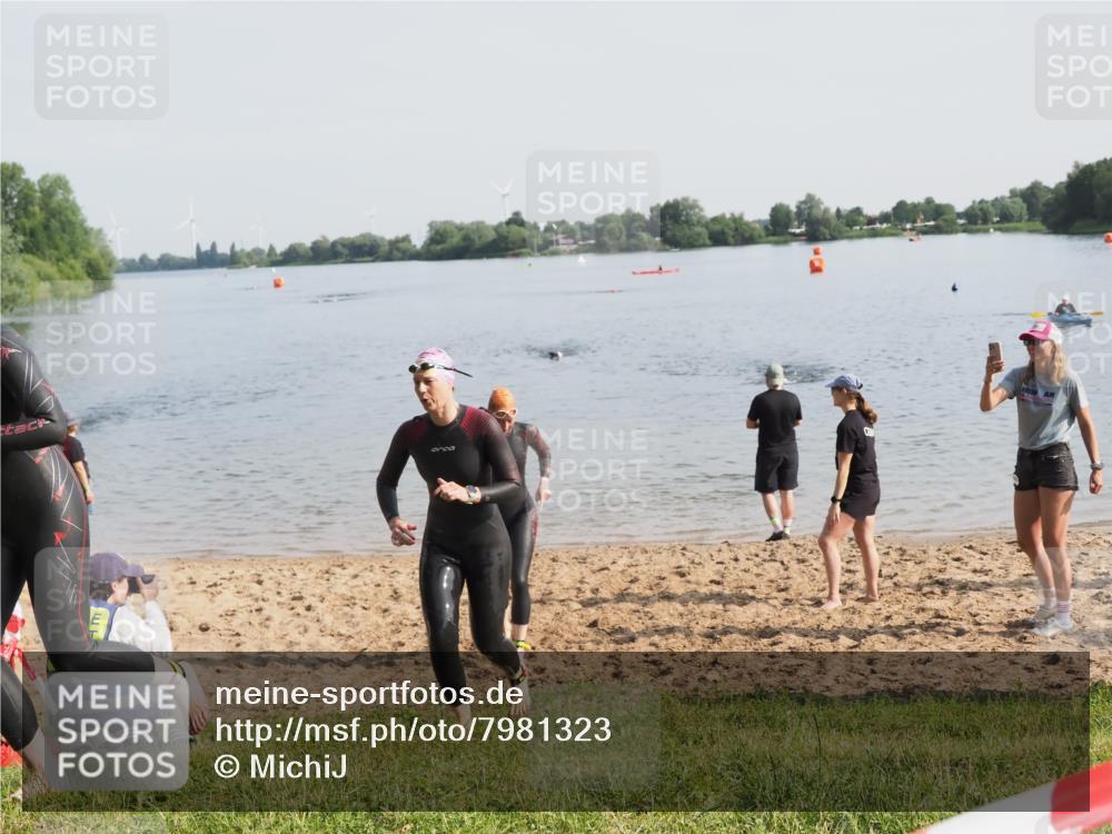 21.06.2025 - 27. Vierlanden-Triathlon MichiJ http://msf.ph/oto/7981323 15.06.2026 09:02:44 Schwimmen 200, 210, 223, 246 meine-sportfotos.de