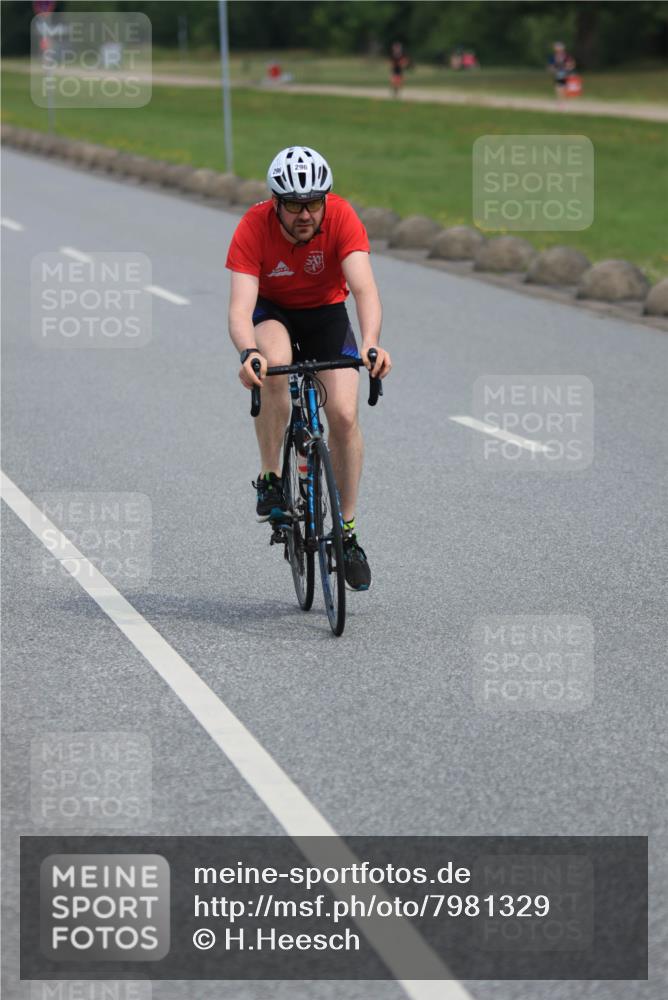 15.06.2025 - 27. Vierlanden-Triathlon H.Heesch http://msf.ph/oto/7981329 15.06.2025 10:47:13 Radfahren 83, 193, 296, 406, 418 meine-sportfotos.de