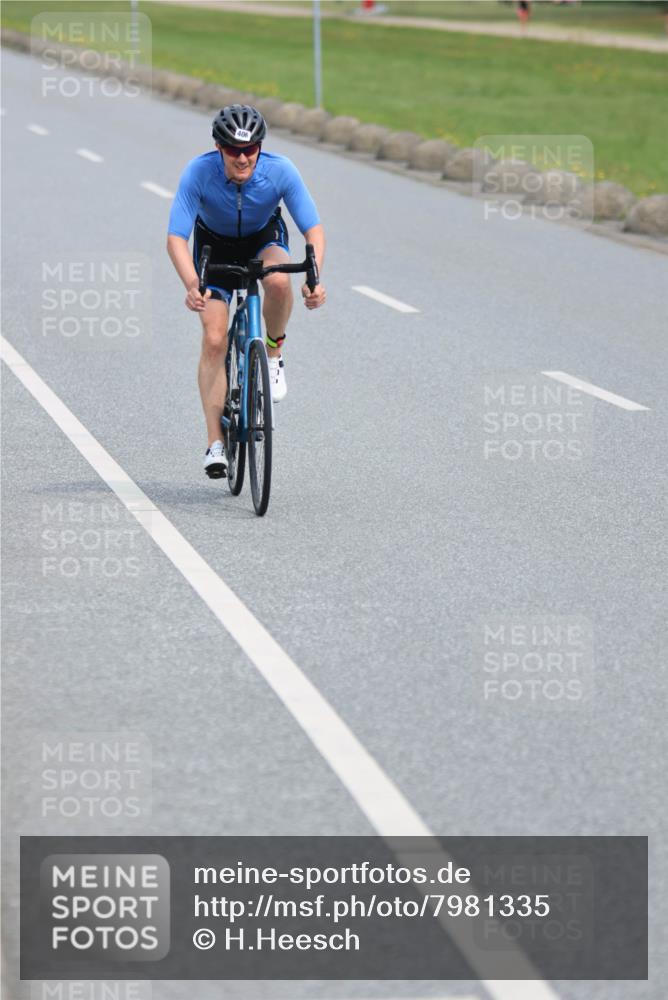 15.06.2025 - 27. Vierlanden-Triathlon H.Heesch http://msf.ph/oto/7981335 15.06.2025 10:47:15 Radfahren 83, 193, 296, 372, 406, 418 meine-sportfotos.de