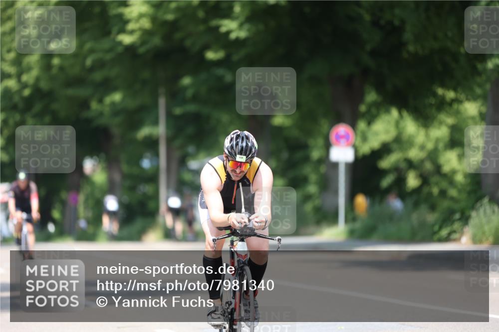 15.06.2025 - 7 Türme Triathlon Yannick Fuchs http://msf.ph/oto/7981340 15.06.2025 12:49:33 Radfahren 261, 366, 397, 638, 671 meine-sportfotos.de