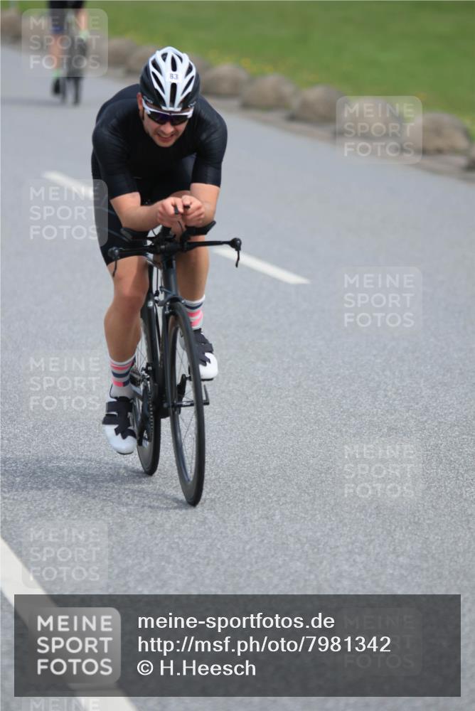 15.06.2025 - 27. Vierlanden-Triathlon H.Heesch http://msf.ph/oto/7981342 15.06.2025 10:47:18 Radfahren 83, 114, 372, 406 meine-sportfotos.de