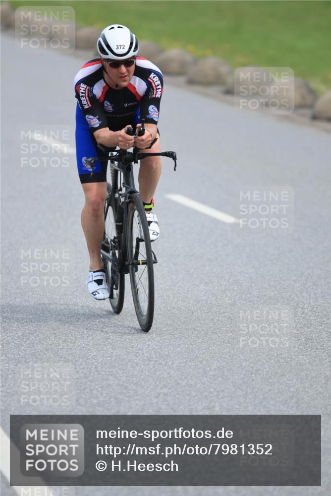 15.06.2025 - 27. Vierlanden-Triathlon H.Heesch http://msf.ph/oto/7981352 15.06.2025 10:47:22 Radfahren 83, 114, 152, 372, 410 meine-sportfotos.de