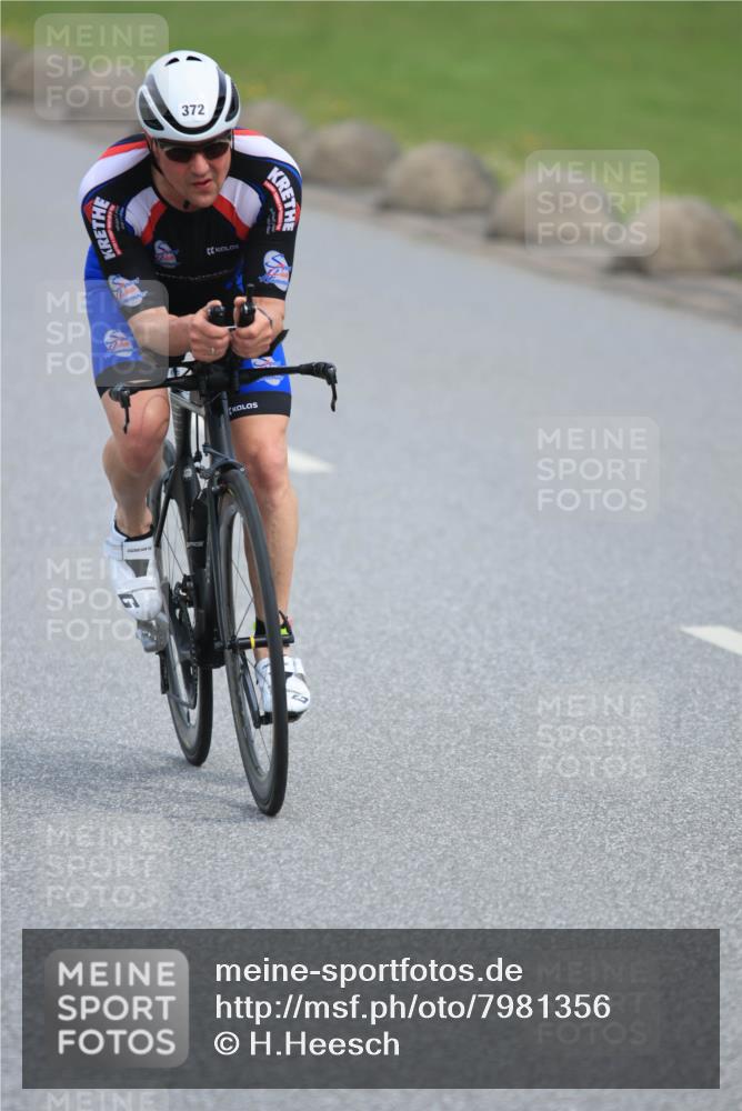 15.06.2025 - 27. Vierlanden-Triathlon H.Heesch http://msf.ph/oto/7981356 15.06.2025 10:47:22 Radfahren 83, 114, 152, 372, 410 meine-sportfotos.de