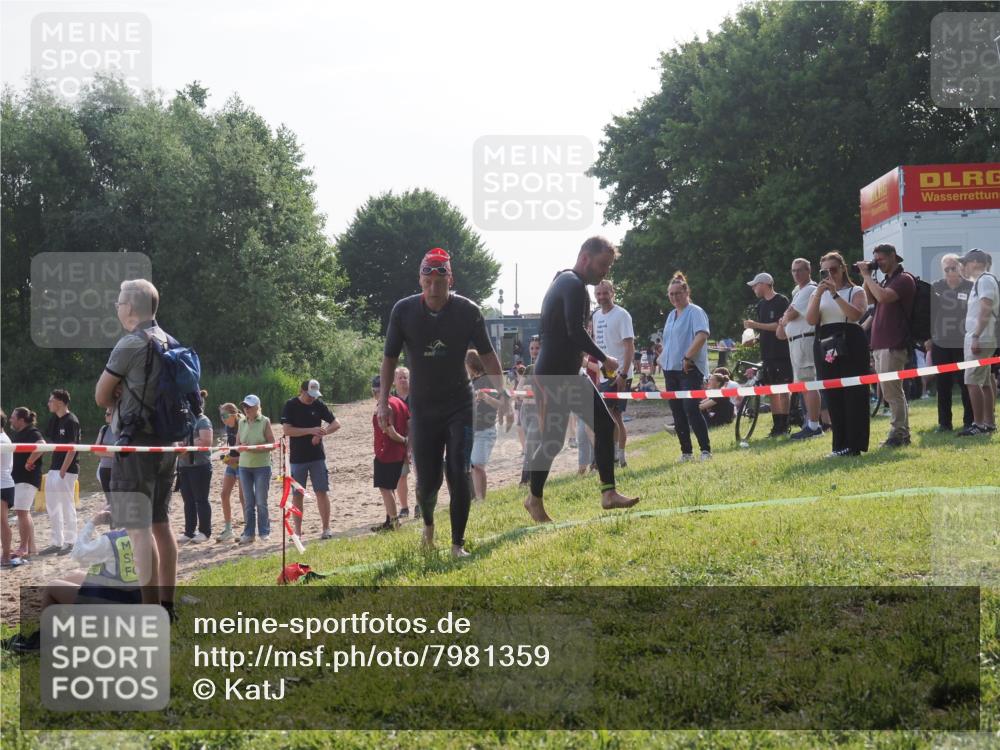 15.06.2025 - 27. Vierlanden-Triathlon KatJ http://msf.ph/oto/7981359 15.06.2025 08:46:06 Schwimmen 106, 134, 142, 152, 194 meine-sportfotos.de