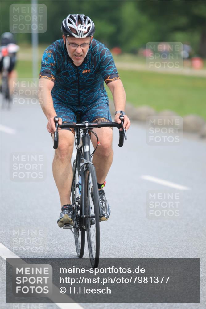 15.06.2025 - 27. Vierlanden-Triathlon H.Heesch http://msf.ph/oto/7981377 15.06.2025 10:47:34 Radfahren 228, 401, 414 meine-sportfotos.de