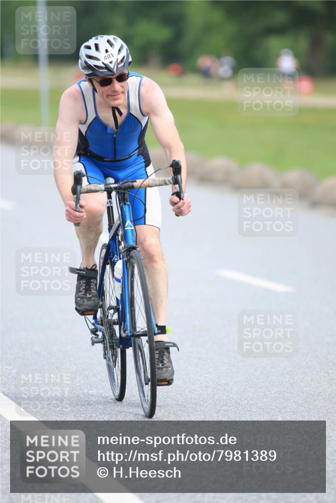 15.06.2025 - 27. Vierlanden-Triathlon H.Heesch http://msf.ph/oto/7981389 15.06.2025 10:47:37 Radfahren 228, 401, 402, 414 meine-sportfotos.de