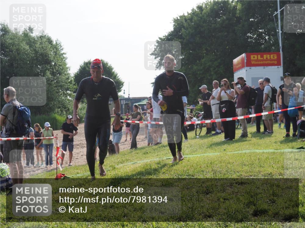 15.06.2025 - 27. Vierlanden-Triathlon KatJ http://msf.ph/oto/7981394 15.06.2025 08:46:07 Schwimmen 134, 142, 152, 194 meine-sportfotos.de
